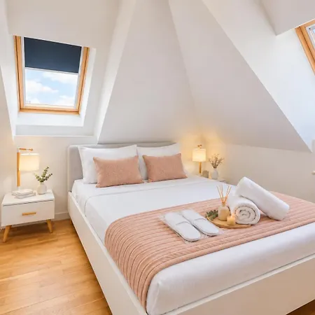 Apartment Skylight 16 *