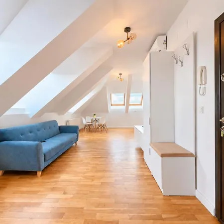 Skylight 16 * Bukarest
