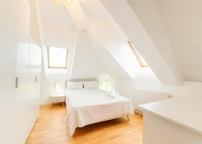 Skylight 16 Apartment *