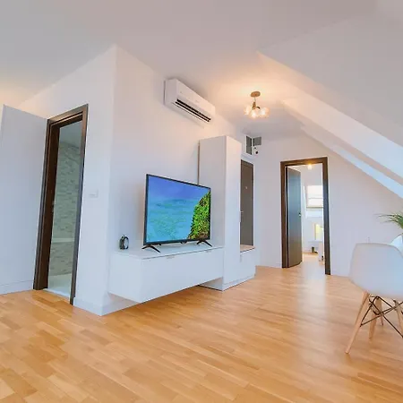 Апартаменты Skylight 16 *